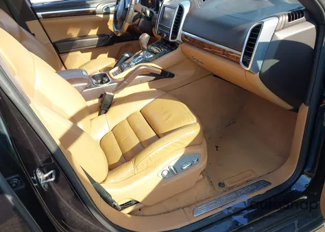 2011 Porsche Cayenne Turbo z USA, uszkodzony, nr VIN WP1AC2A20BLA84974